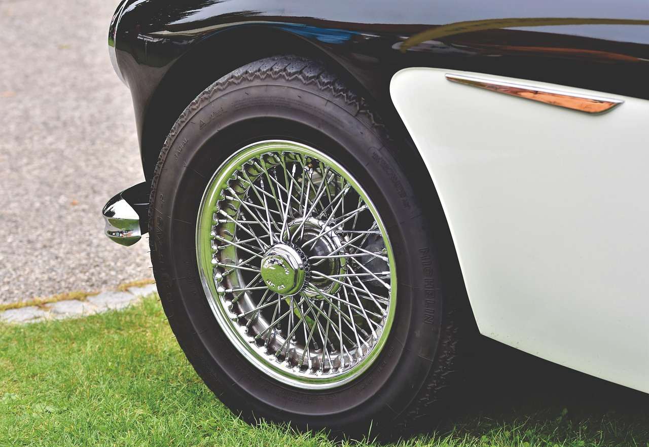 car rim, spoke rim, chrome rim, rim, chrome, spokes, antique car, tire, vehicle, glittering, metal