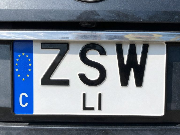 Tablica rejestracyjna z kodem ZSW dla Świnoujścia