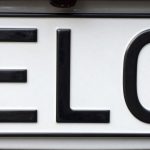 Tablica rejestracyjna z kodem ELC charakterystyczna dla powiatu łowickiego